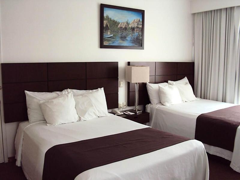 Hotel Fray Junipero Serra Тепик Екстериор снимка
